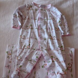 Kissy Kissy Baby Girls' Pink & White Printed Footed Pajamas with Matching Blanke
